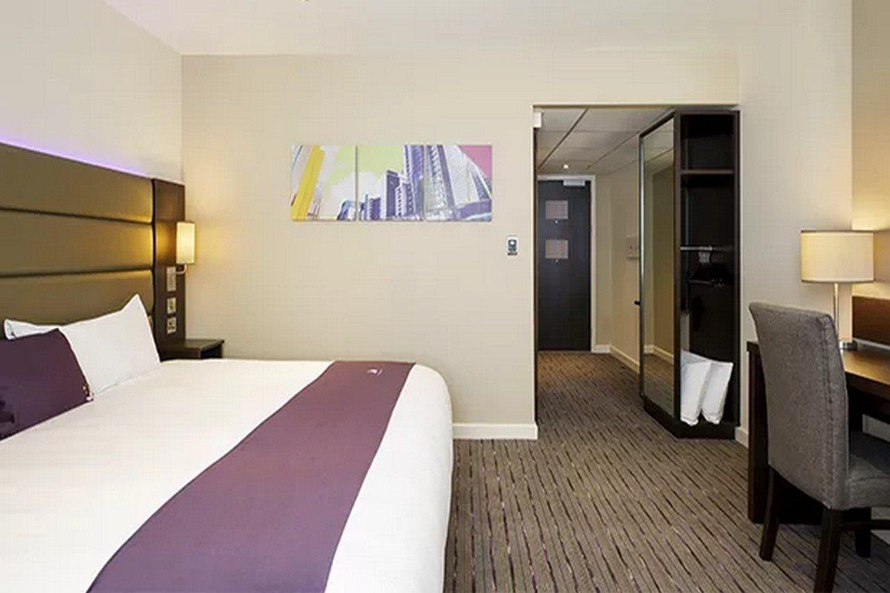 Premier Inn Manchester West Didsbury Exterior foto